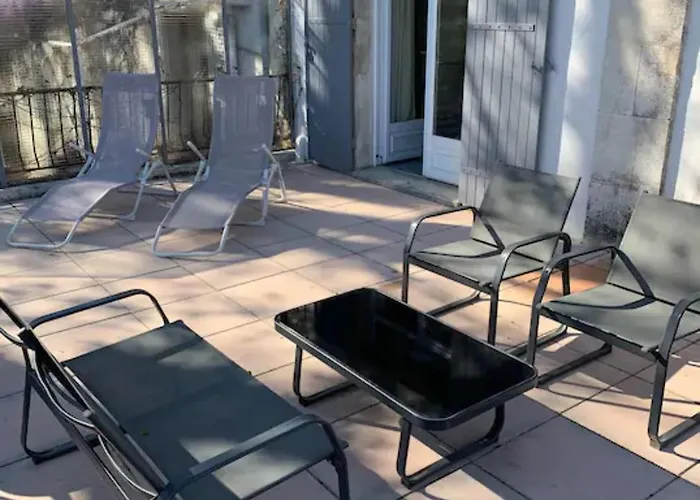 MAGNIFIQUE VILLA À 10 MINUTES À PIED DU CENTRE-VILLE D'AVIGNON WiFI GRATUIT avec Piscine