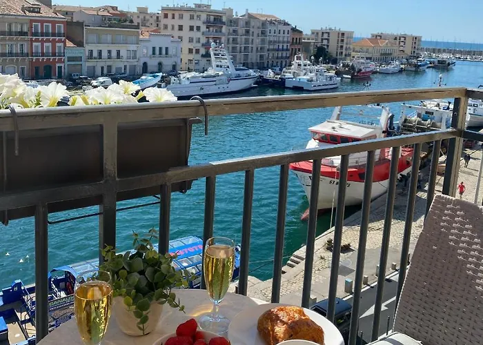 Le Petit Bijou Sète has 4 apartments, 3 with canal view