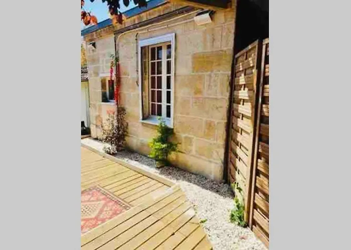 La Romance Jacuzzi Sauna Jardin Au Calme Niort Privée