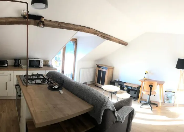 Appartement Cosy 600m Gare - étage 3 - balcon et calme - TV - wifi Bernay 