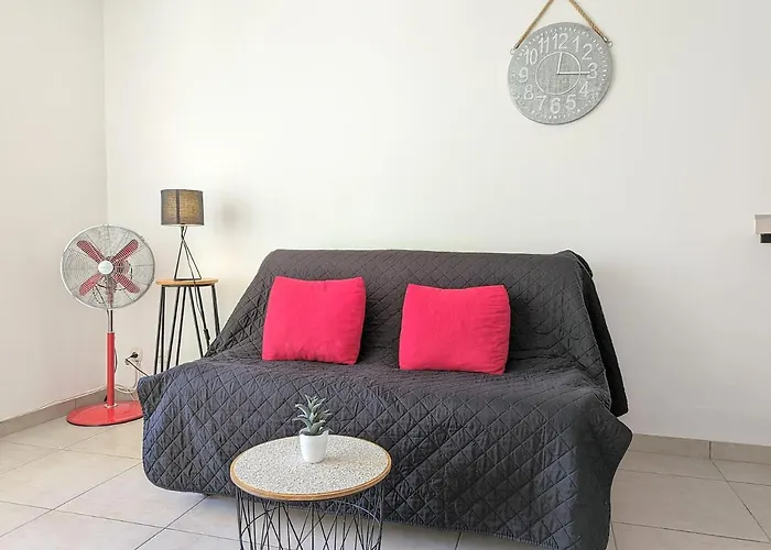 Appartement rénové avec parking privatif ,à 2min de la plage Agde
