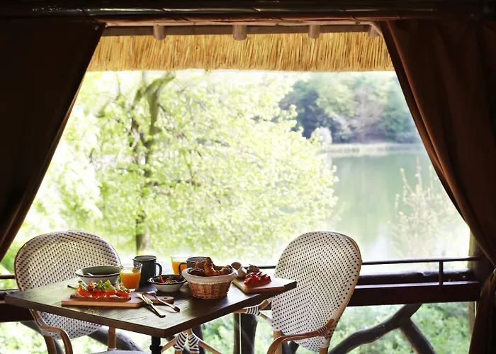 Hotel Les Etangs de Corot à Ville-dʼAvray