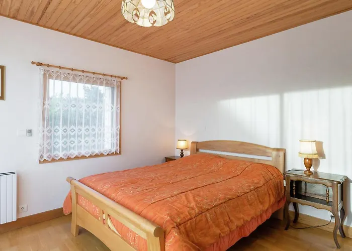 Spacious Villa In Concarneau With Swimming Pool