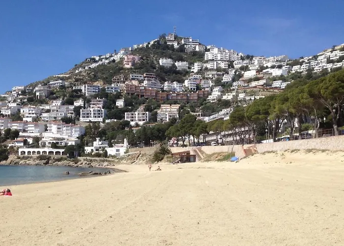 2 Beds, 2 Baths Apartment With Great Views And Pool Roses acceptant les animaux