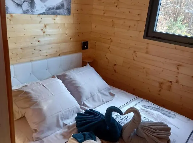 Roulotte au paradis Les Eyzies avec Piscine