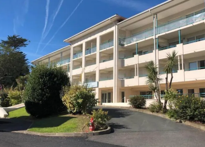 Studio au calme avec piscine, face golf, parking gratuit, tout à pied à 10mn centre ville Ciboure