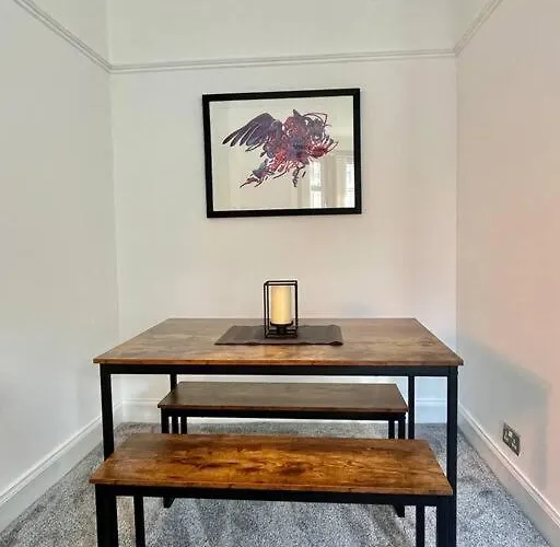 Large 2 Bed Near Glasgow Airport Paisley