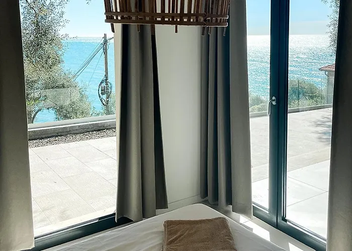 Ibiza Style Bungalows With Sea Views In Balzi Rossi Vintimille avec Piscine