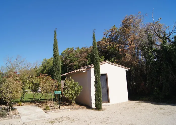 Pernes-les-Fontaines Hôtels 3 Étoiles