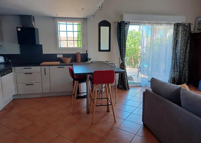 Villa Maison au calme dans le var à Roquebrune-sur Argens avec Piscine