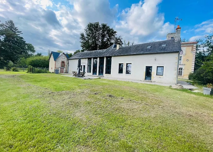 Gîte spacieux et lumineux dans belle dépendance avec terrasse privative, parc et chiens acceptés - FR-1-410-412 La Flèche Privée