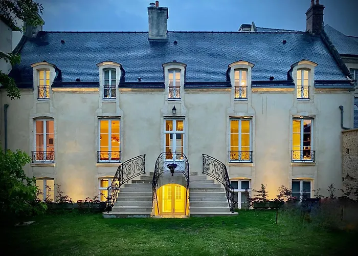 Villa Historic 18th-Century Mansion - 3 BR - Bayeux - Garden&Museums Nearby Privée