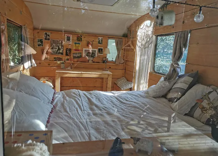 GÎTE AZKENDANTZA 2a6 PERS AVEC CARAVANE INSOLITE Ascain