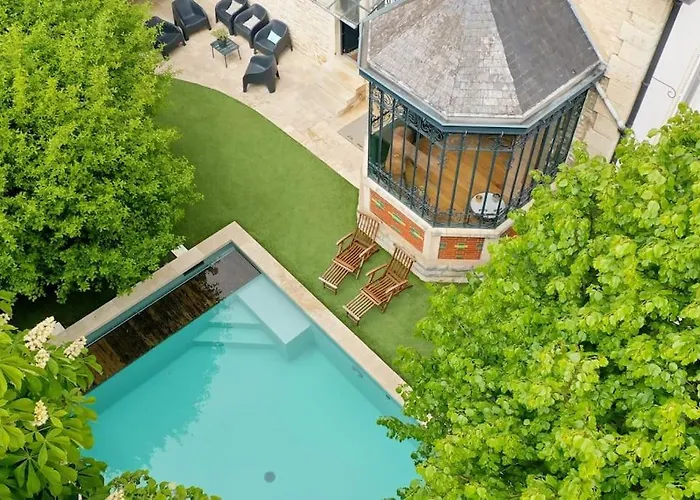 Villa Grande Maison Avec Piscine Proche Centre à Beaune  Privée