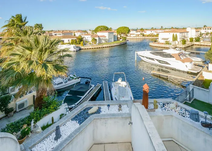Cozy Home In Aigues-Mortes With House Sea View