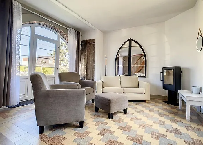 Villa Anglo-Normande à Stella-Plage, Jardin, Proche Mer et Commerces, Idéal Famille, 6 Pers. - FR-1-236-78