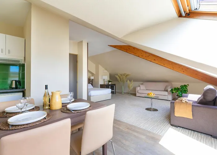 Kyriad Chambéry Centre - Hôtel et Résidence