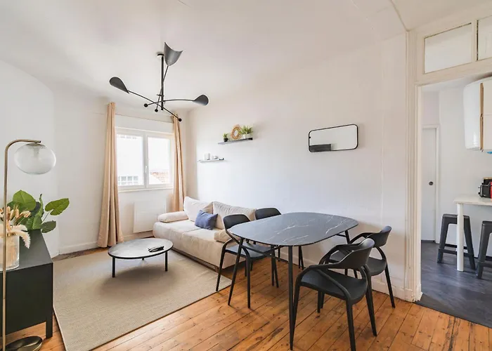 Immeuble spacieux - hyper centre - 15 couchages Reims