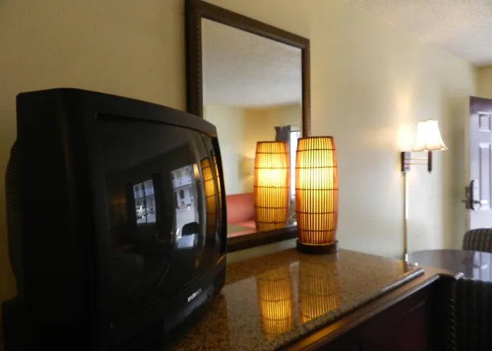 Maple Leaf Inn&Suites Kissimmee