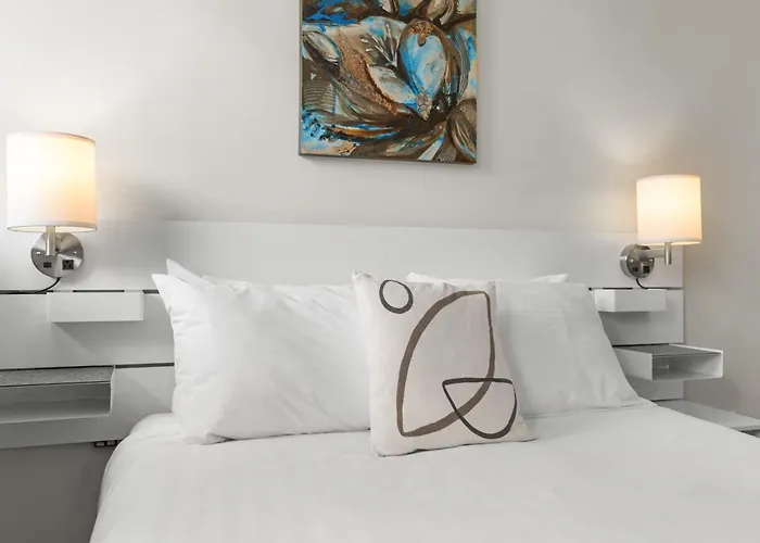 Alpenglow Lodge By Mva Whistler