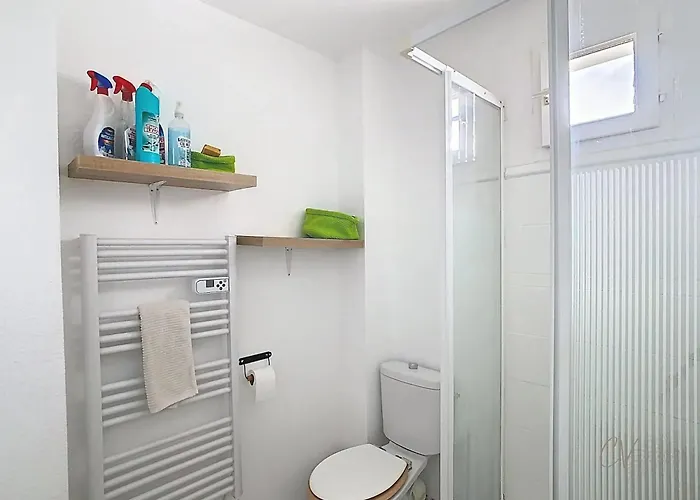 Maison de 2 chambres avec piscine partagee et terrasse amenagee a Vias