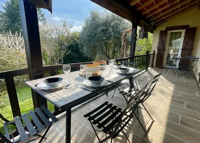 Gite 6 personnes avec grand Jardin a 5 Minutes du centre historique Sarlat