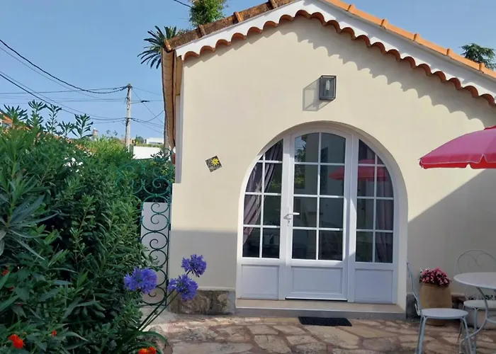 Studio indépendant, front de mer et plage à 200m Antibes