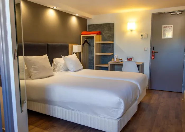 Hôtel l'Amandier Nanterre