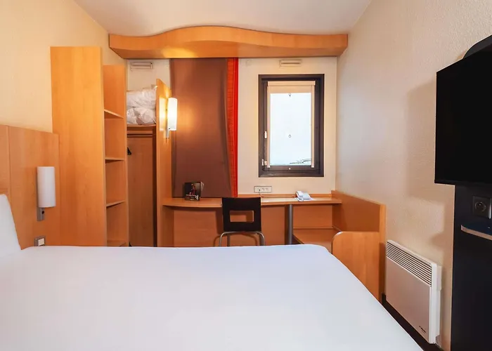 Hotel ibis Paris Pont de Suresnes Longchamp