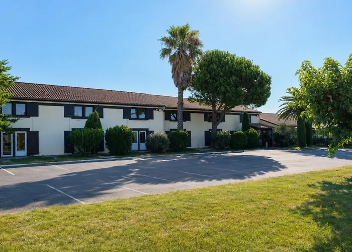 Brit Hotel Plaisance A9/A61 Narbonne