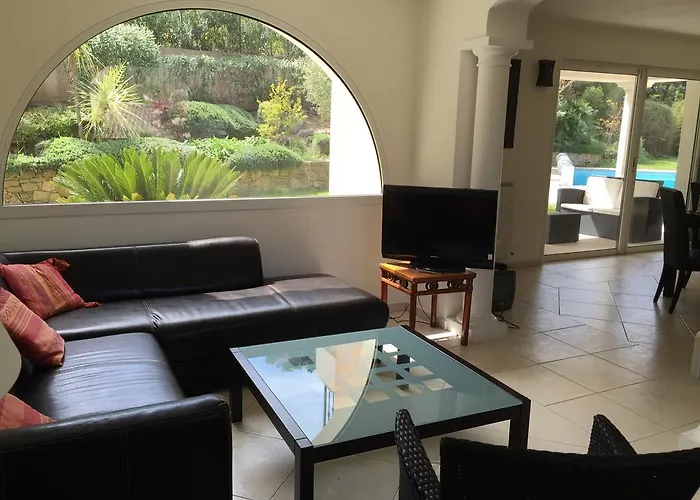 Belle villa à Saint Raphaël dans clos privé