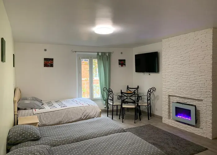 Appartement Formidable Studio au cœur historique de Fréjus acceptant les animaux